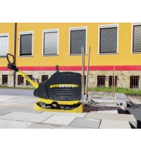 Bomag 17.7 Inch Reversible Vibratory Plate - Hatz 1B40 Diesel Engine - Electric Start