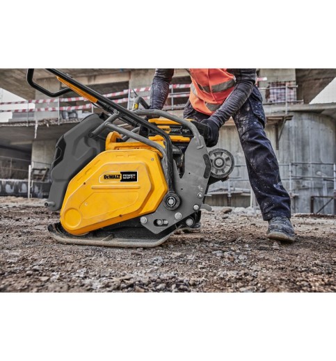 DEWALT POWERSHIFT Forward Plate Compactor Kit DEWALT POWERSHIFT Forward Plate Compactor Kit