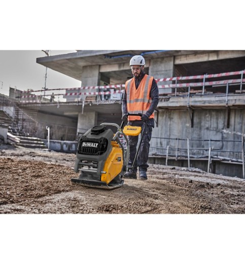 DEWALT POWERSHIFT Forward Plate Compactor Kit DEWALT POWERSHIFT Forward Plate Compactor Kit